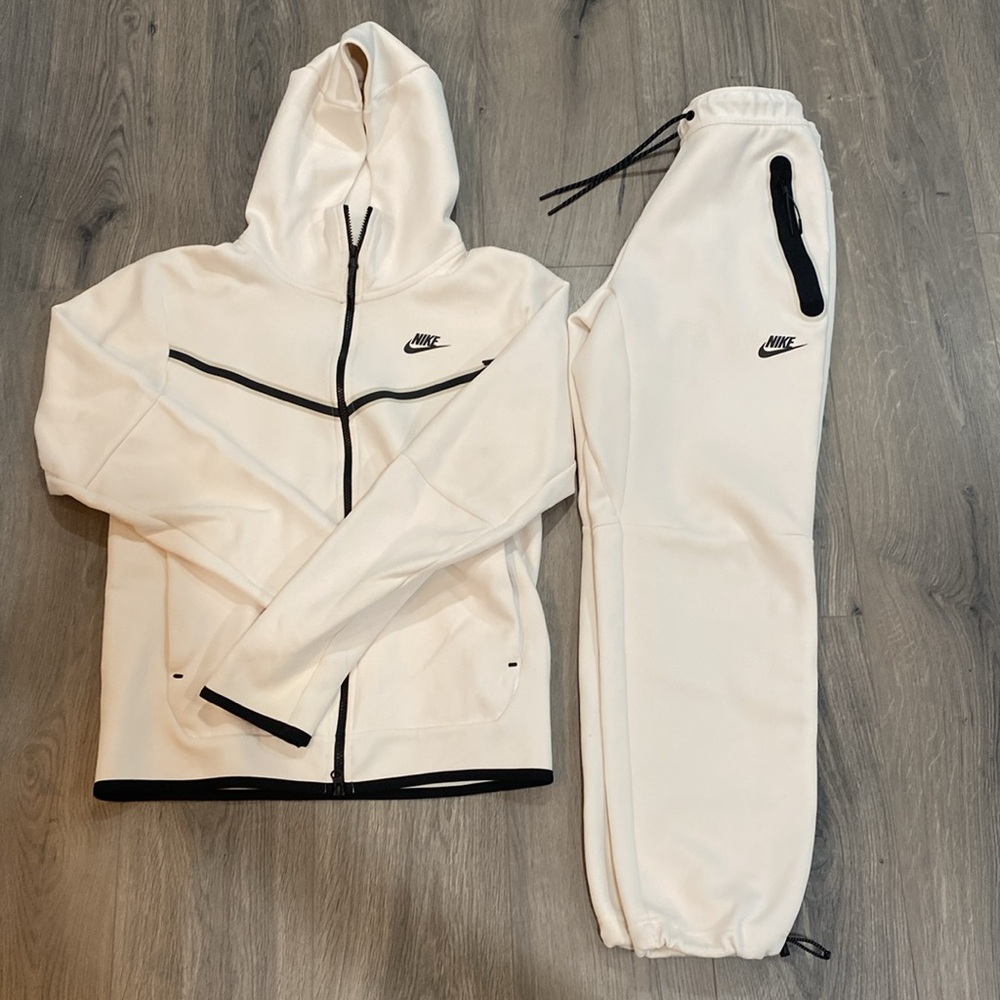 Nike Tech fleece set. Men’s small. White and black.